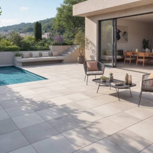 Terrasse contemporaine : comment choisir un carrelage extérieur antidérapant et esthétique pour prolonger votre espace intérieur