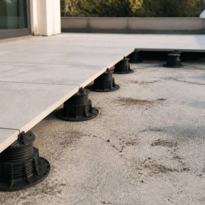 Carrelage sur plot : inconvénients à connaître avant de se lancer